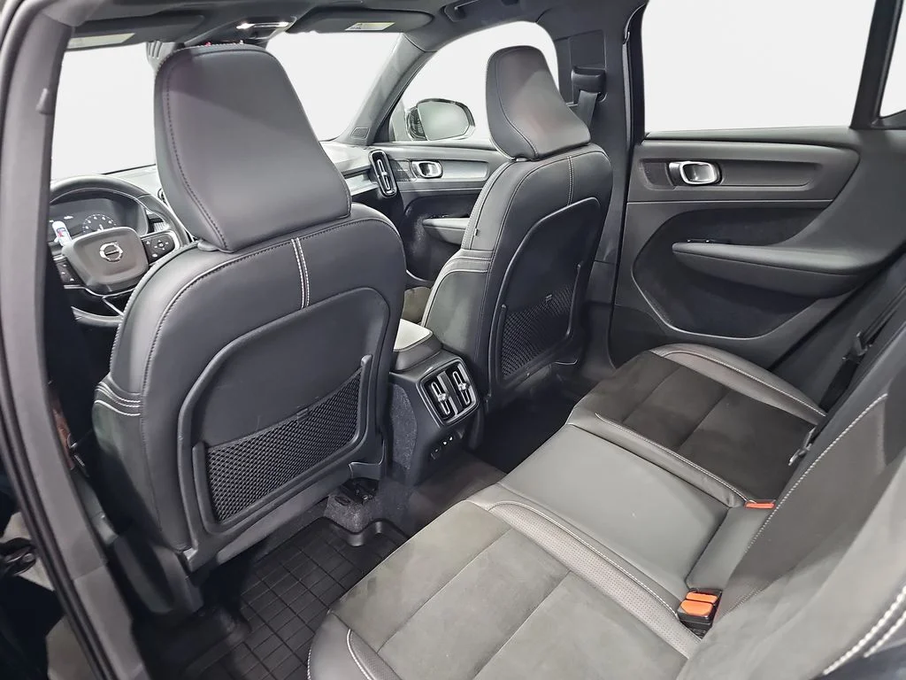 Used 2021 Black Volvo R-Design image 13