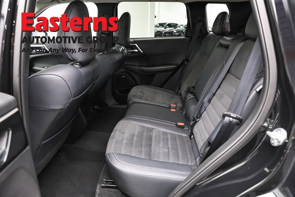 Used 2025 Black Mitsubishi SE image 22