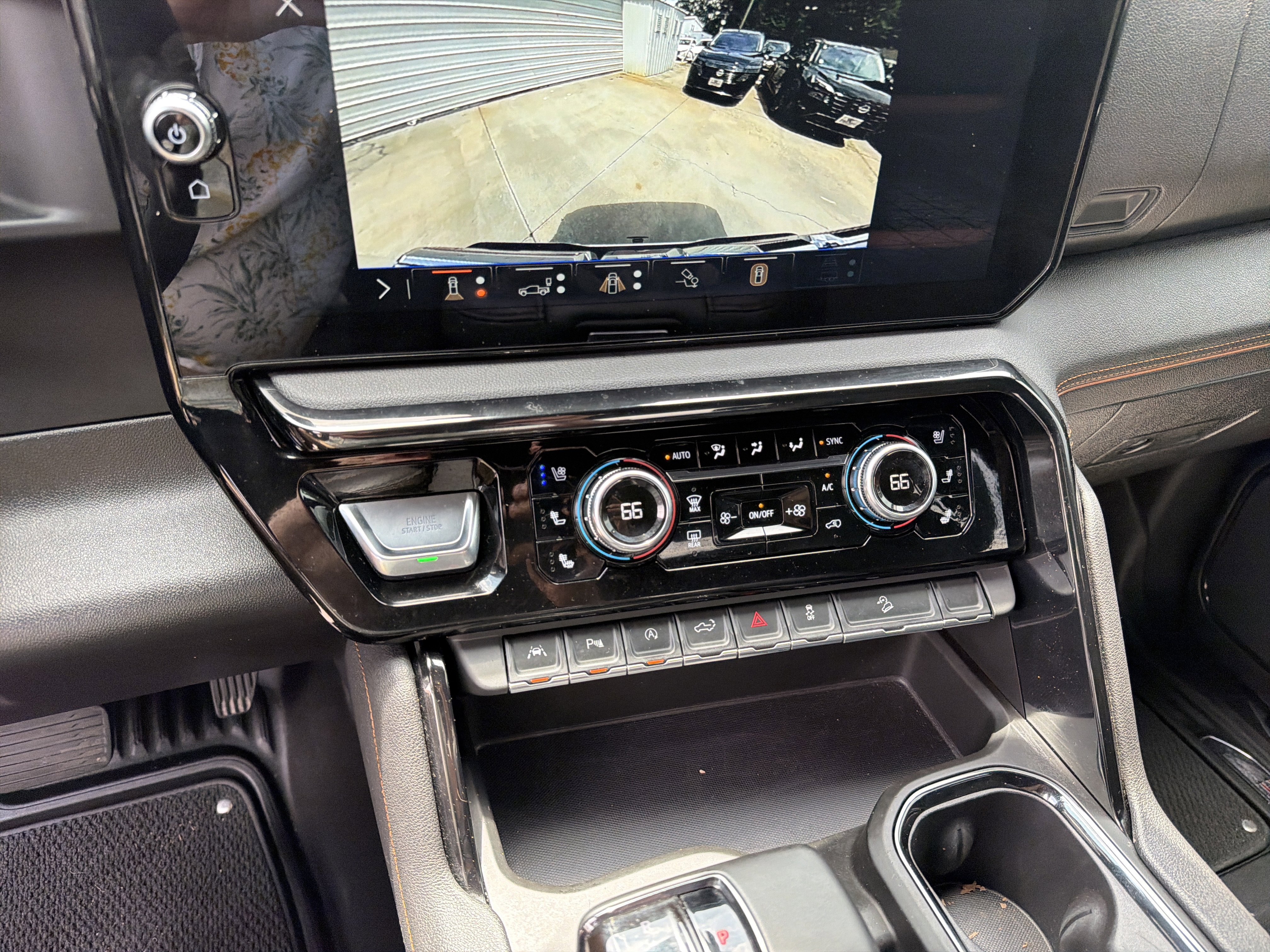 Used 2025 Summit White GMC AT4 image 31