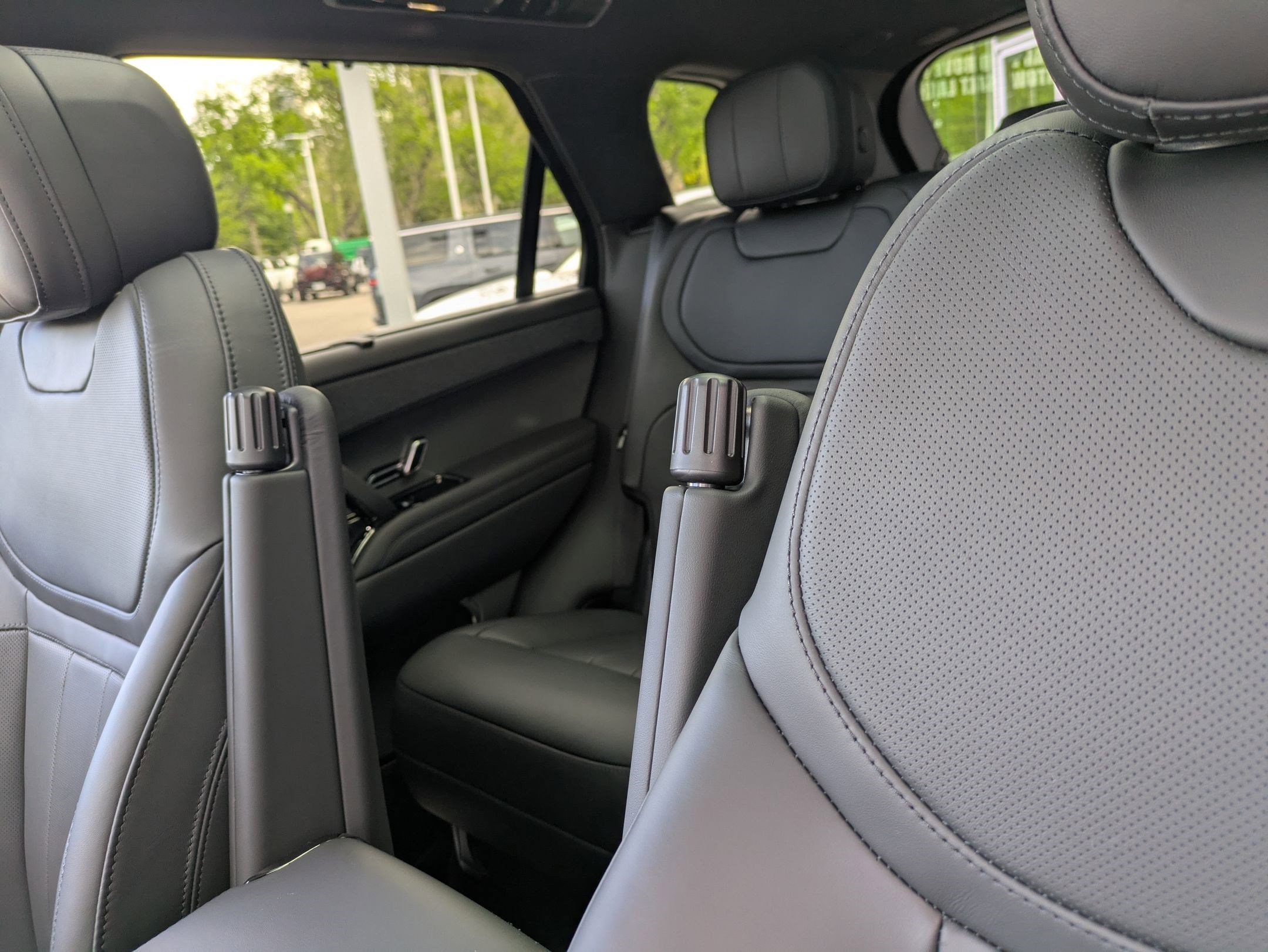 New 2026 Charente Grey Land Rover P400 Dynamic SE image 26