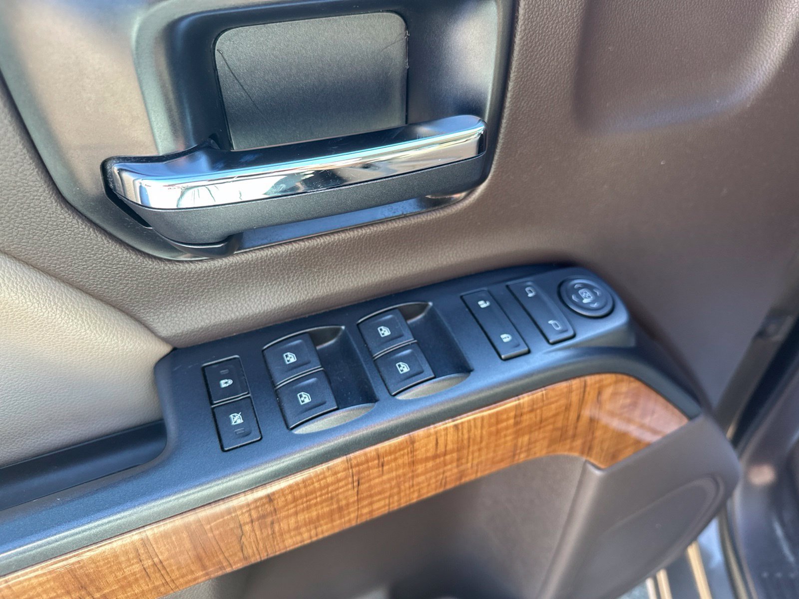 Used 2014 Brown GMC SLE image 19