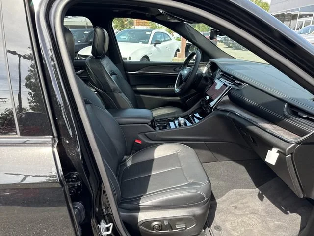 2025 Jeep Grand Cherokee Overland - Photo 9