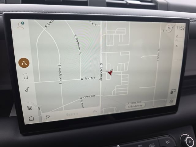 Certified Used 2025 White Land Rover X-Dynamic SE image 25