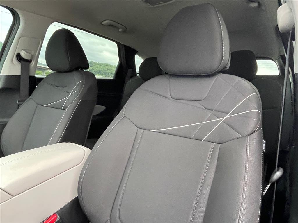 Used 2024 Black Pearl Hyundai SE image 20