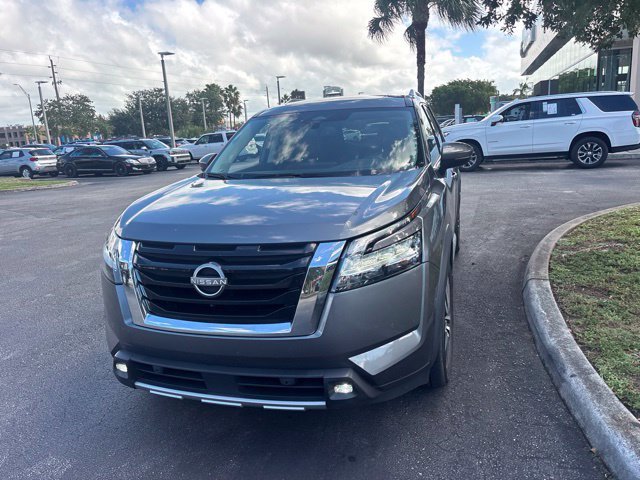 Used 2022 Gun Metallic Nissan Platinum image 13
