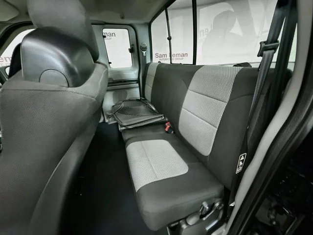 Used 2002 Black Clearcoat Ford XLT image 21