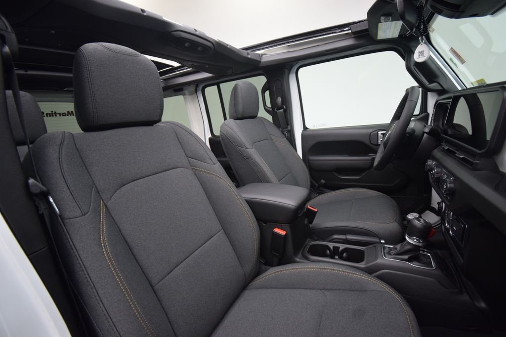 New 2026 Bright White Clear-Coat Exterior Paint Jeep Sport S image 15