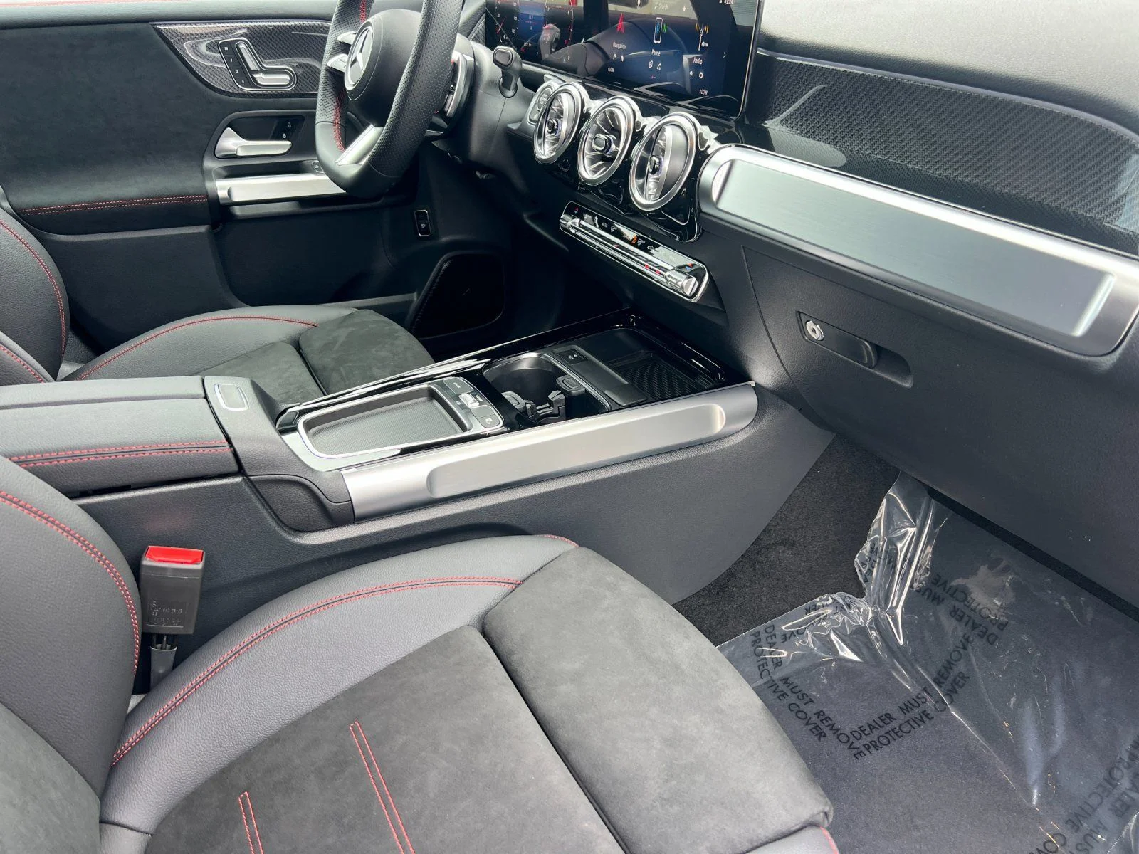 New 2026 White Mercedes-Benz GLB 250 image 18
