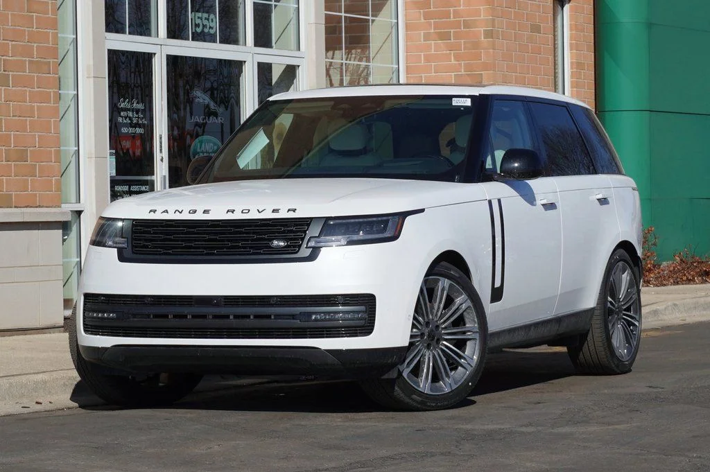 New 2026 Ostuni Pearl White Land Rover SE image 1