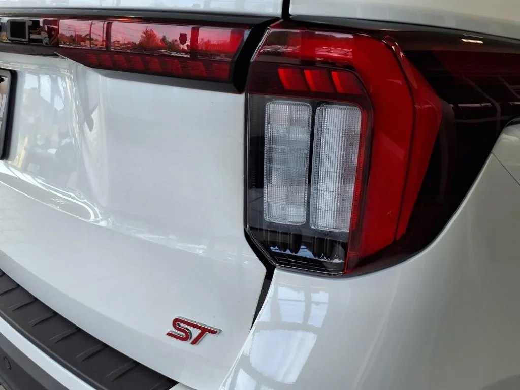 2025 Ford Explorer ST - Photo 6