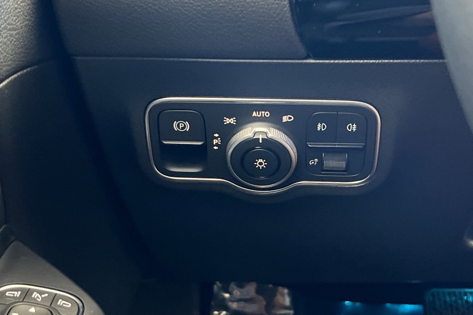 Used 2025 Cosmos Black Metallic Mercedes-Benz 250 image 32
