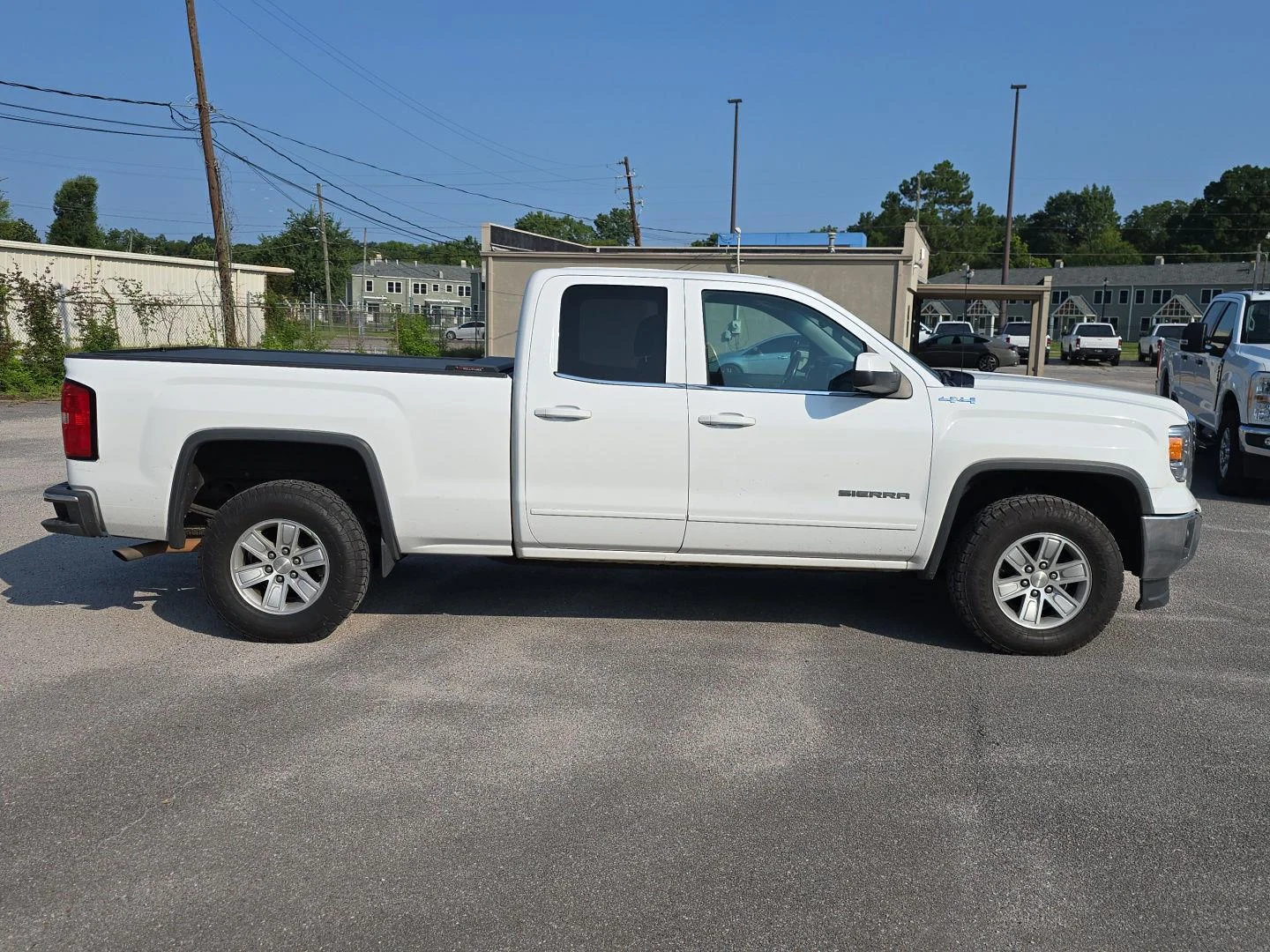 Used 2015 Summit White GMC SLE image 2