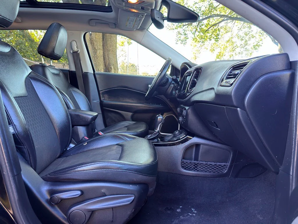 Used 2019 Black Jeep Latitude image 30