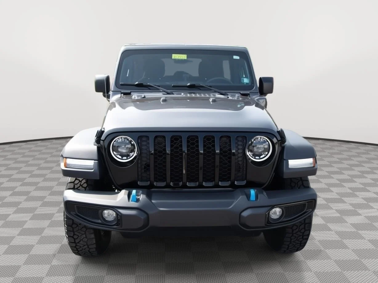Used 2023 Granite Crystal Metallic Clearcoat Jeep 4X4 image 2