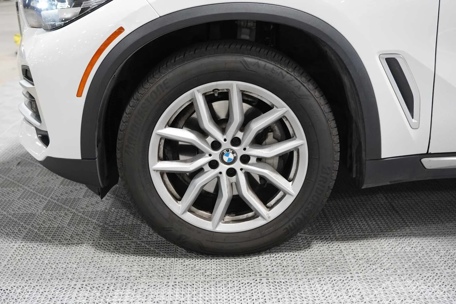 Certified Used 2023 Mineral White Metallic BMW xDrive40i image 8