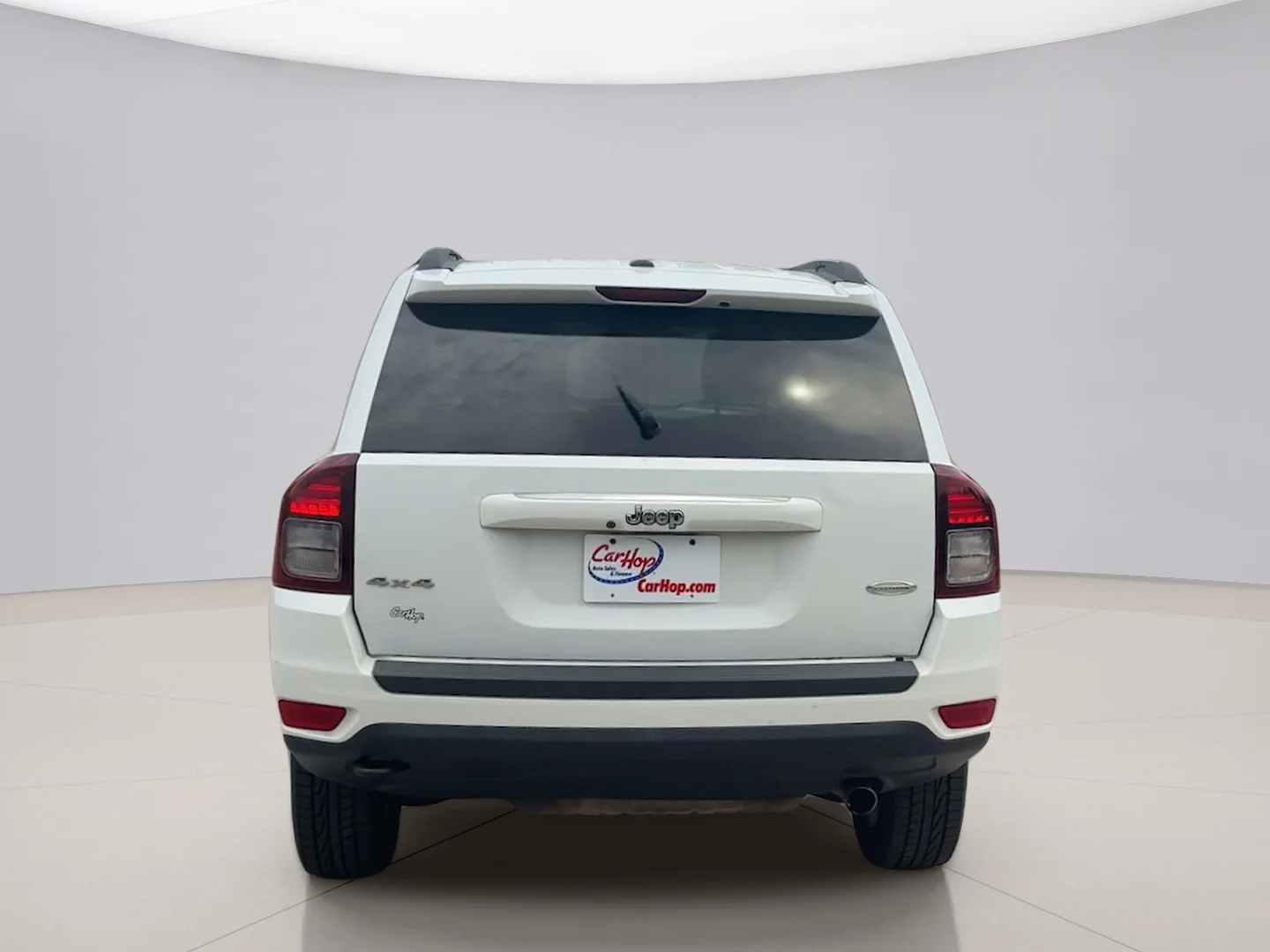 Used 2015 White Jeep LATITUDE image 4