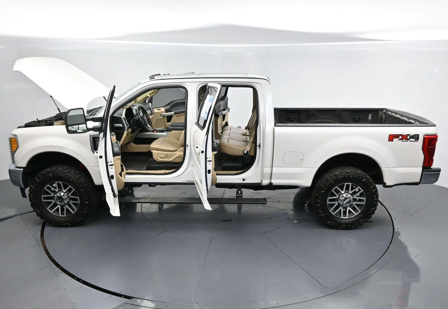 Used 2017 White Platinum Metallic Tri-Coat Ford Lariat image 46
