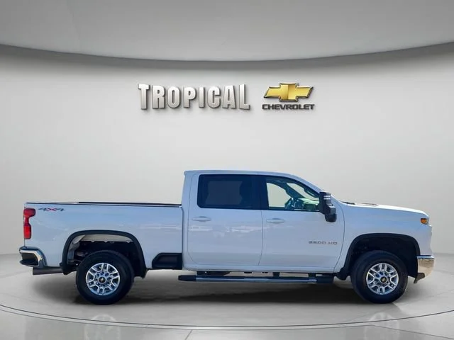 Used 2025 Summit White Chevrolet LT image 7
