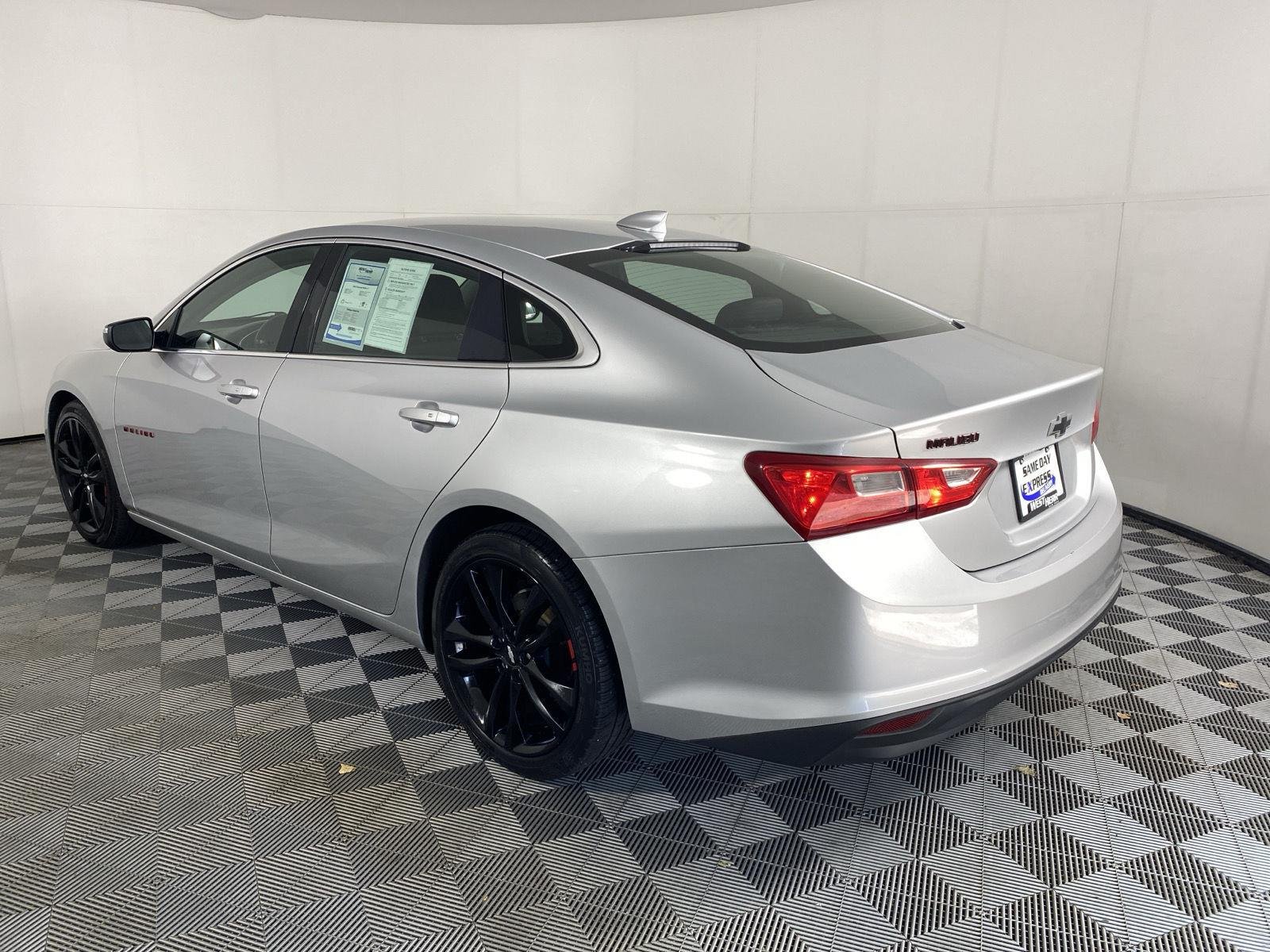 Used 2018 Silver Ice Metallic Chevrolet LT image 5