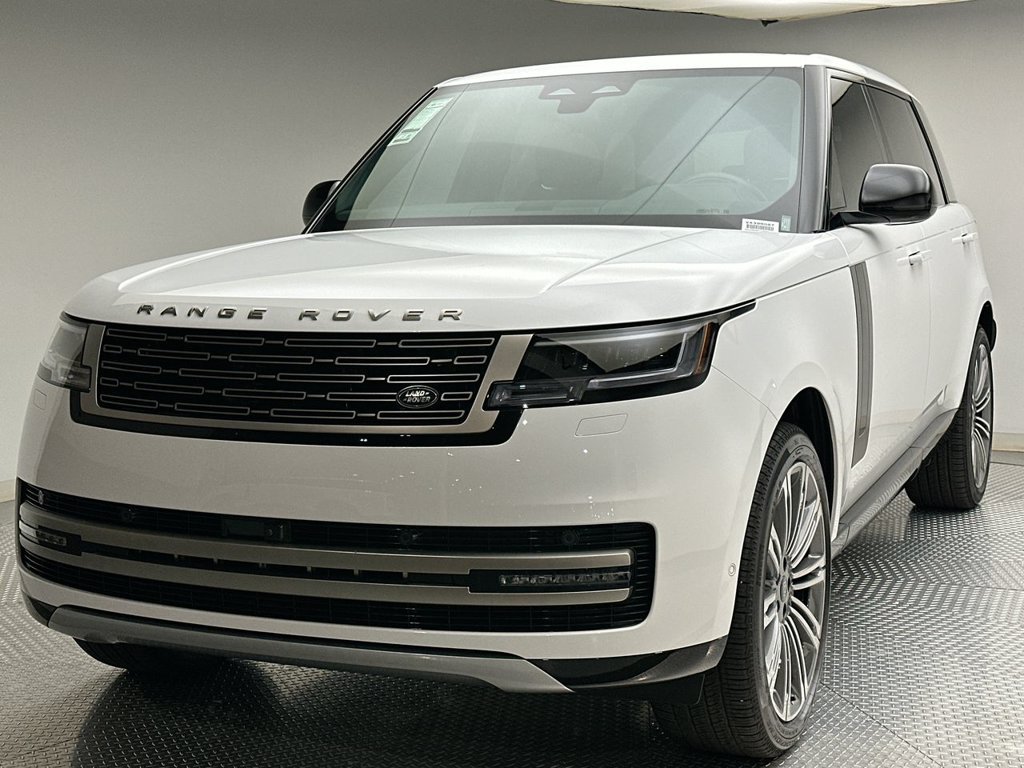 New 2027 Fuji White Land Rover SE image 1