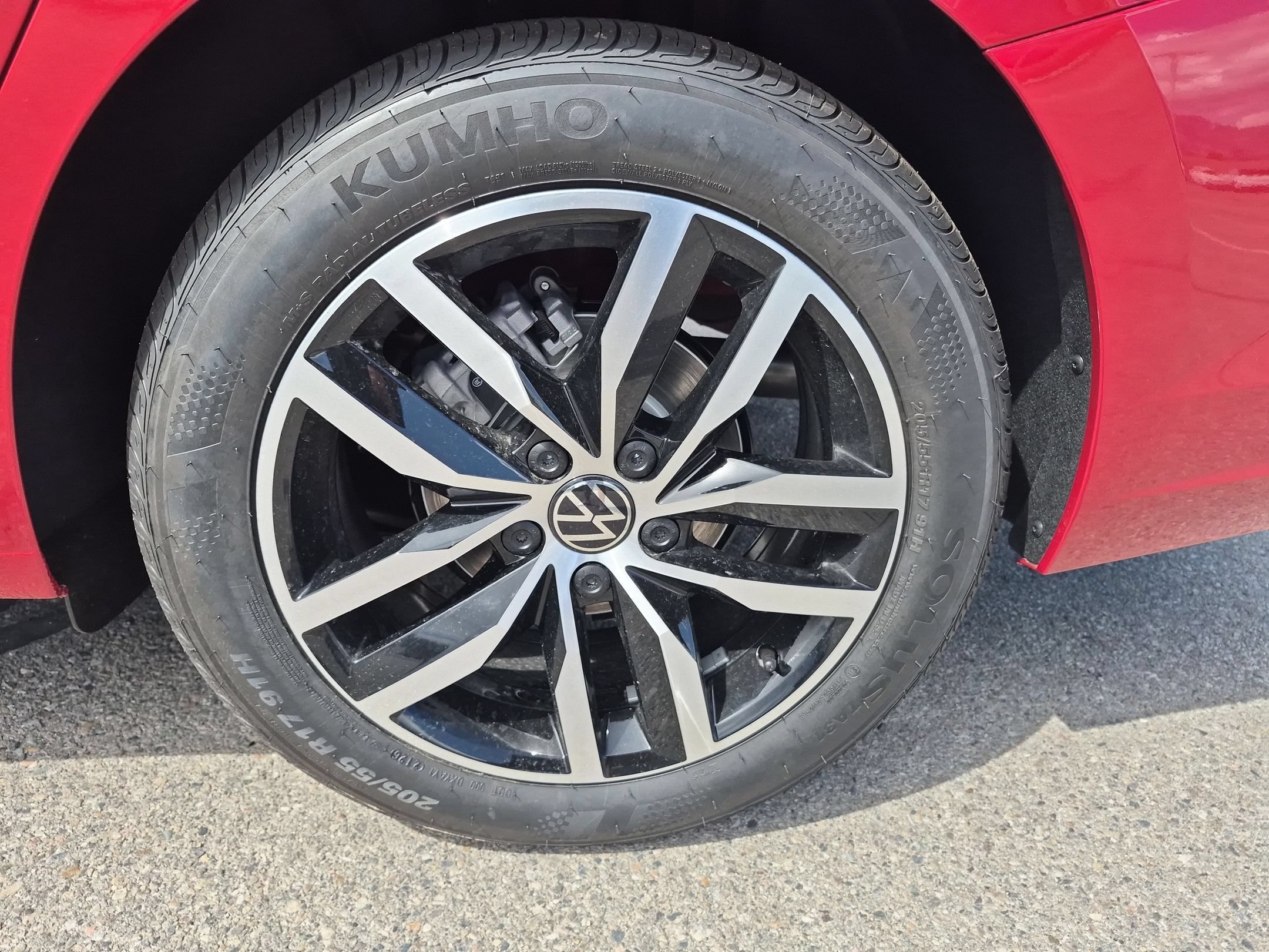 New 2027 Kings Red Metallic Volkswagen SE image 16