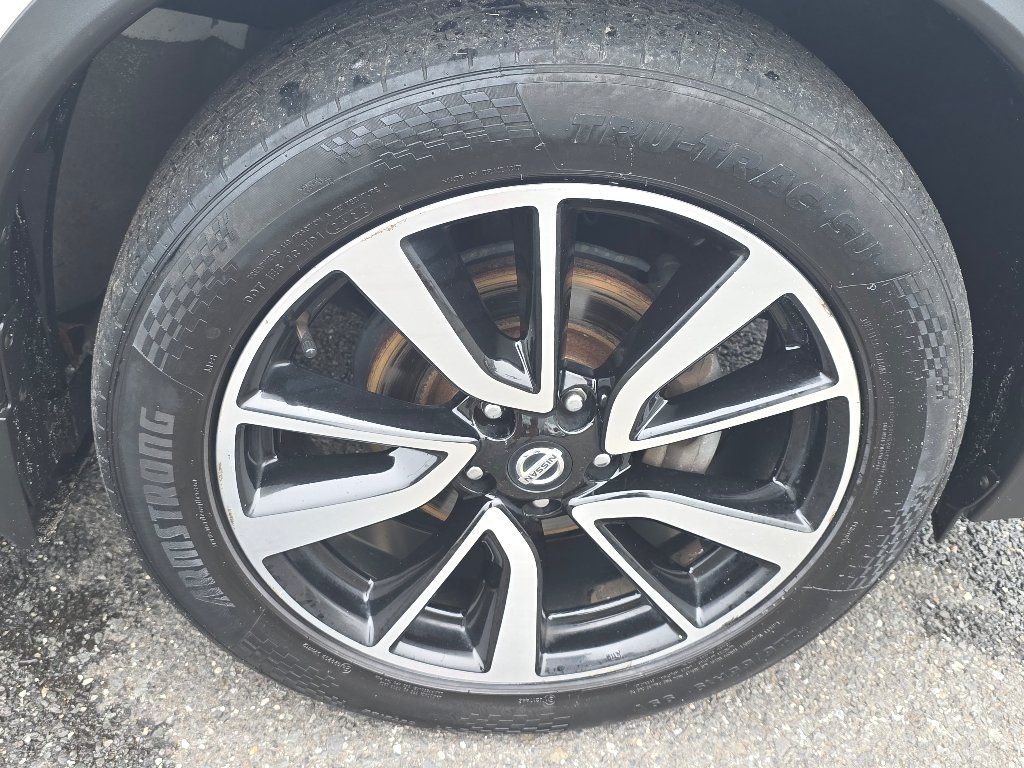 Used 2019 Pearl White Tricoat Nissan SL image 19