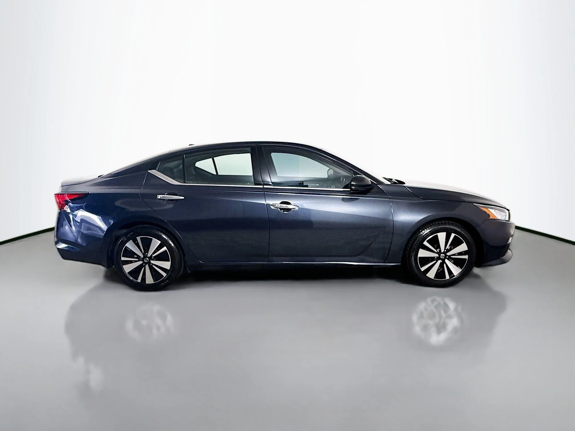 Used 2020 Storm Blue Metallic Nissan 2.5 SV image 8
