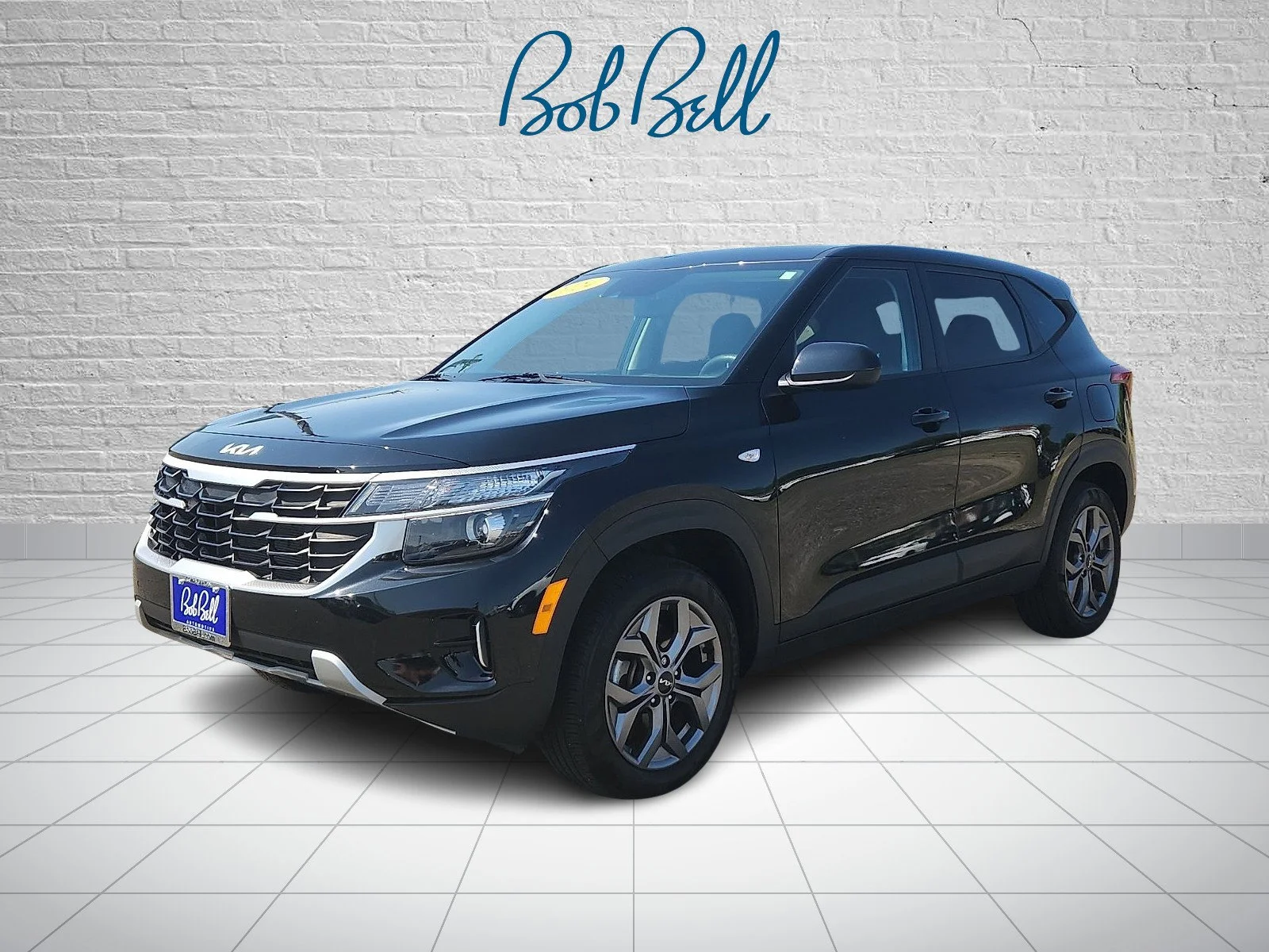 Used 2024 Black Kia LX image 3