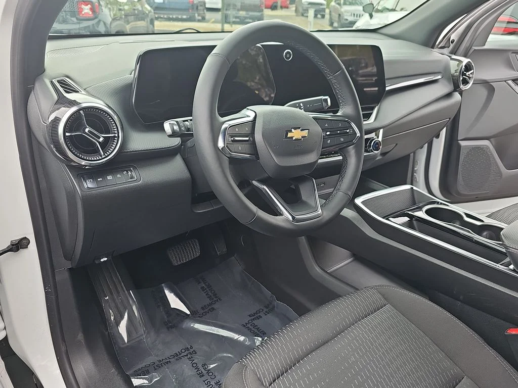 Used 2025 White Chevrolet LT image 15