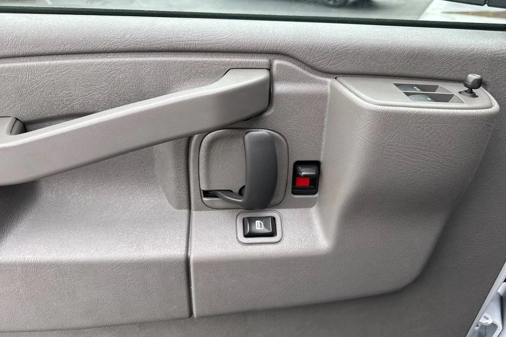 Used 2025 Summit White GMC Work Van image 11
