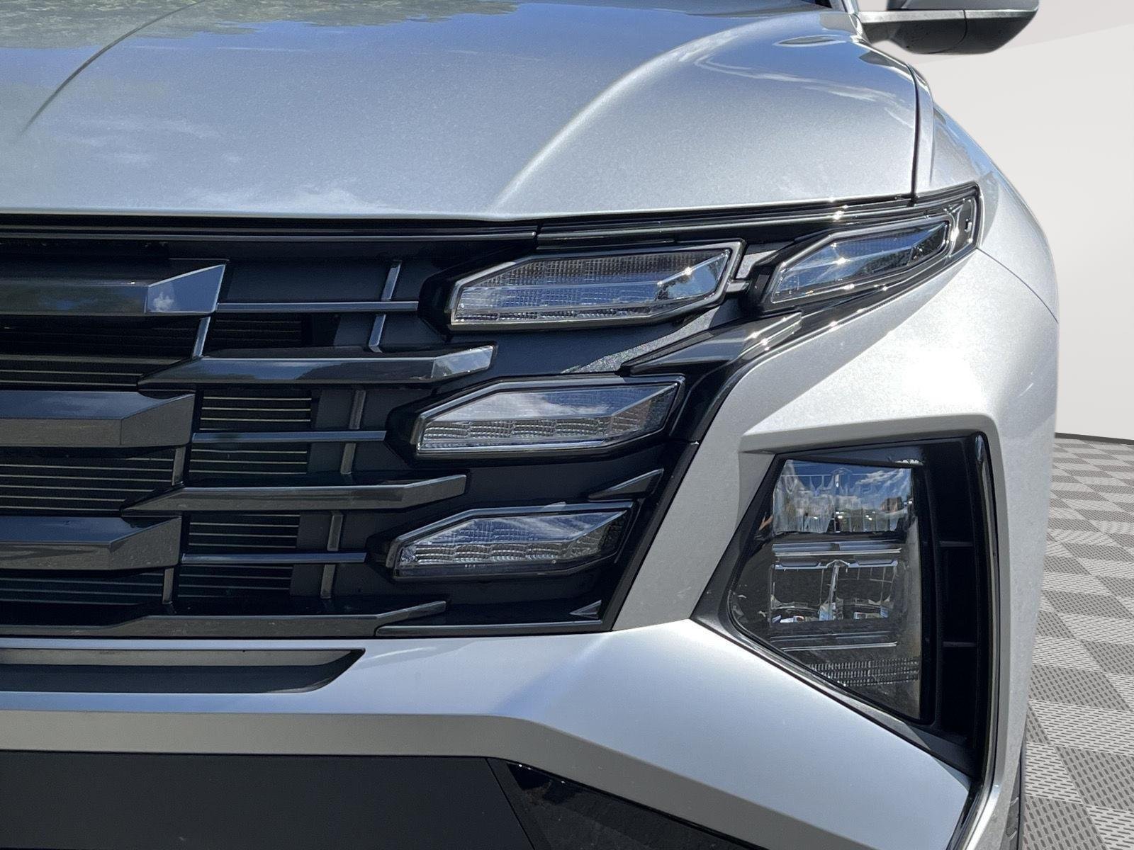 Used 2025 Shimmering Silver Hyundai SE image 10