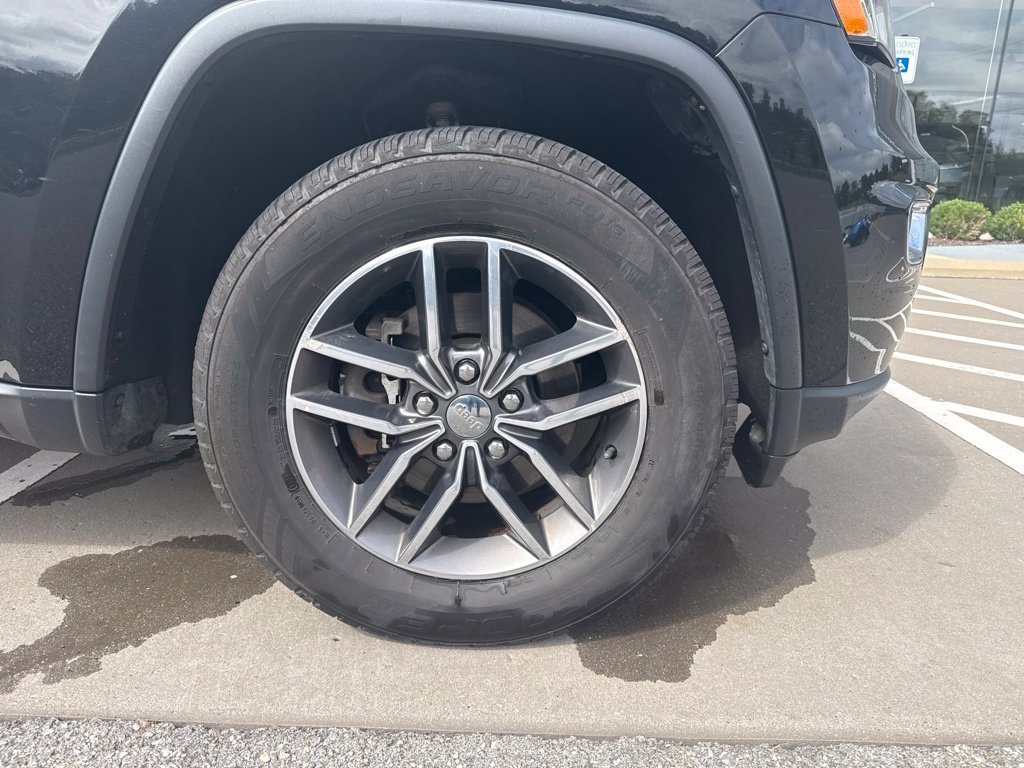 Used 2018 Diamond Black Jeep Limited image 4