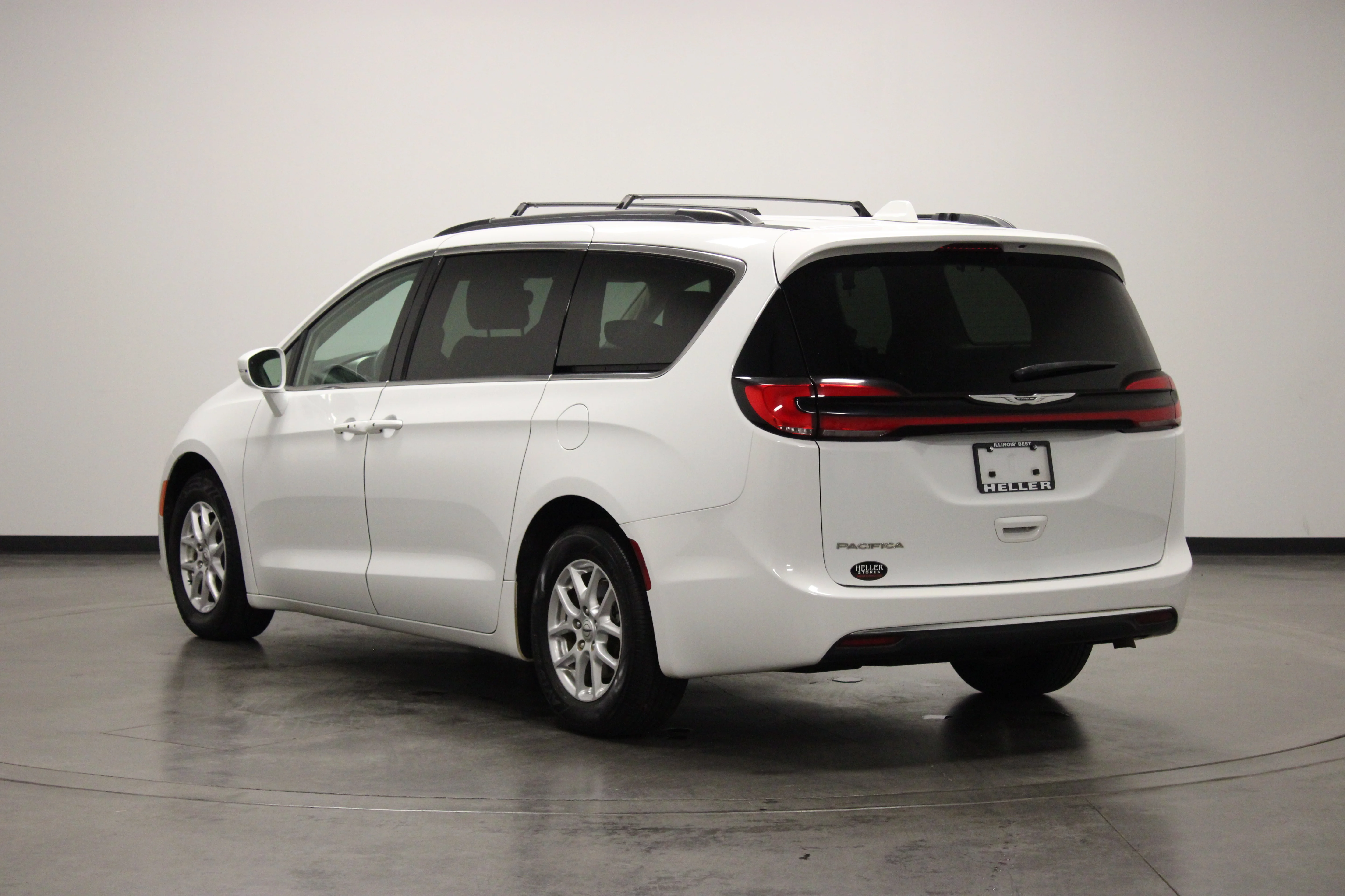 Used 2022 Bright White Clearcoat Chrysler Touring L image 6