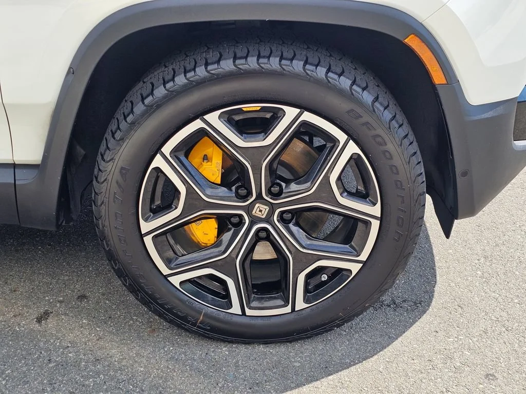 Used 2022  RIVIAN Adventure Package image 9
