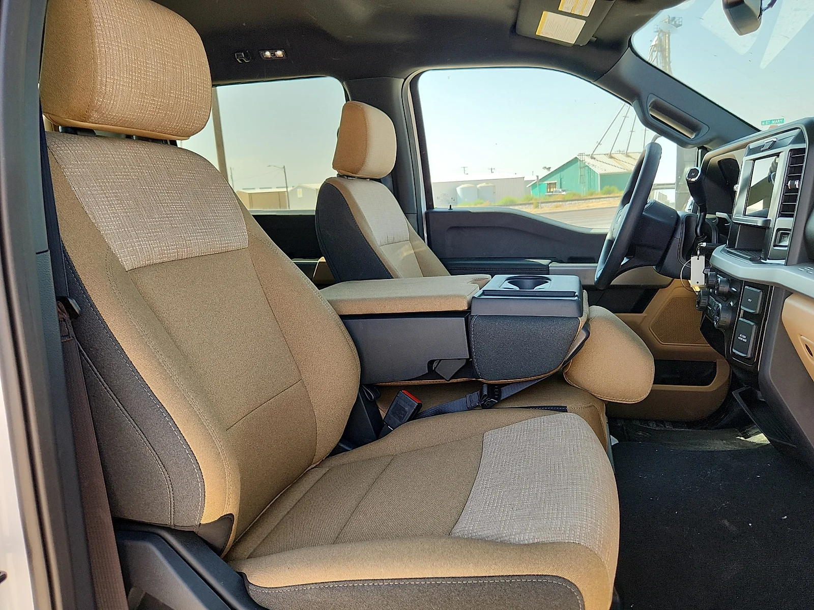 New 2027 Oxford White Ford XLT image 20