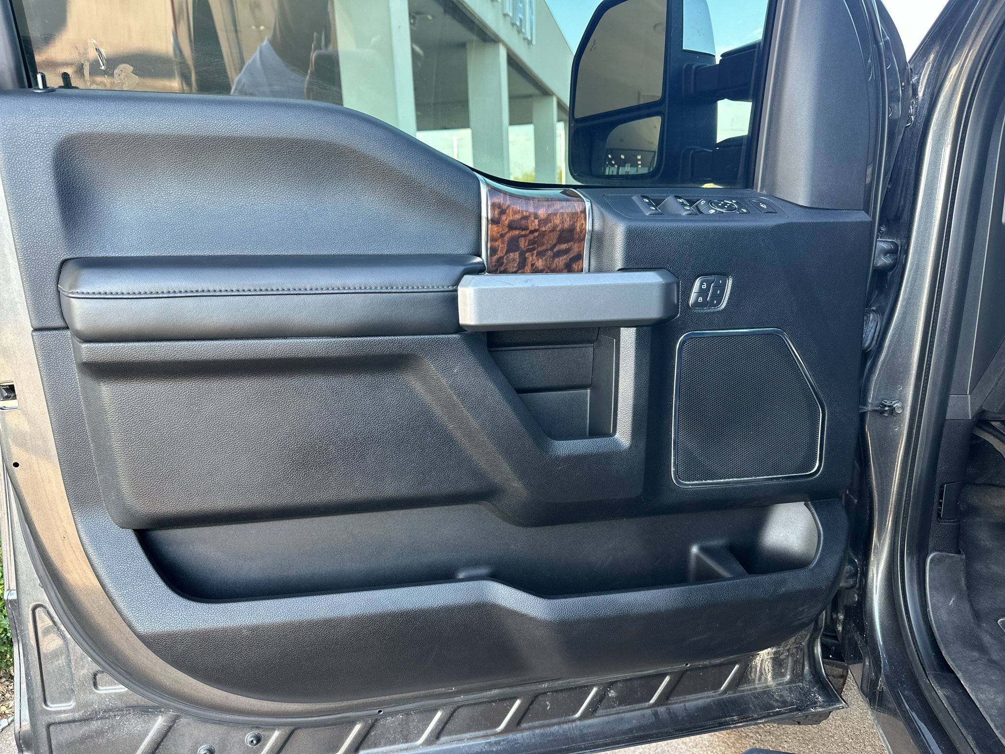 Used 2017 Magnetic Metallic Ford Platinum image 17