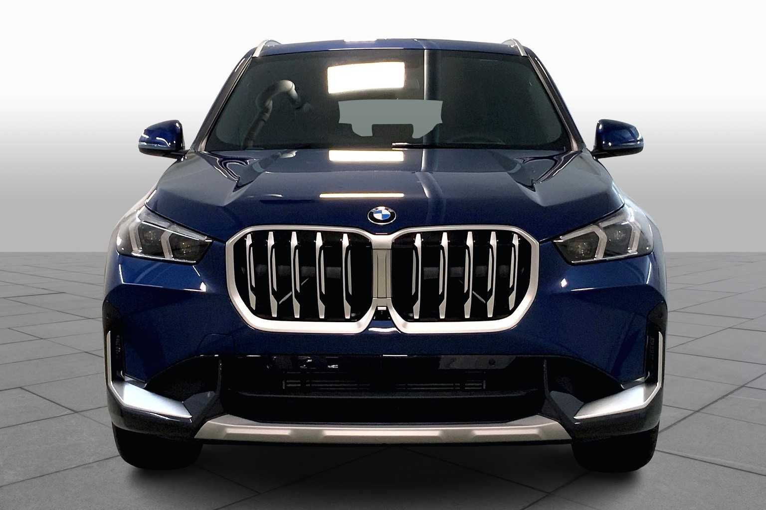 Used 2025 Phytonic Blue Metallic BMW xDrive28i image 3