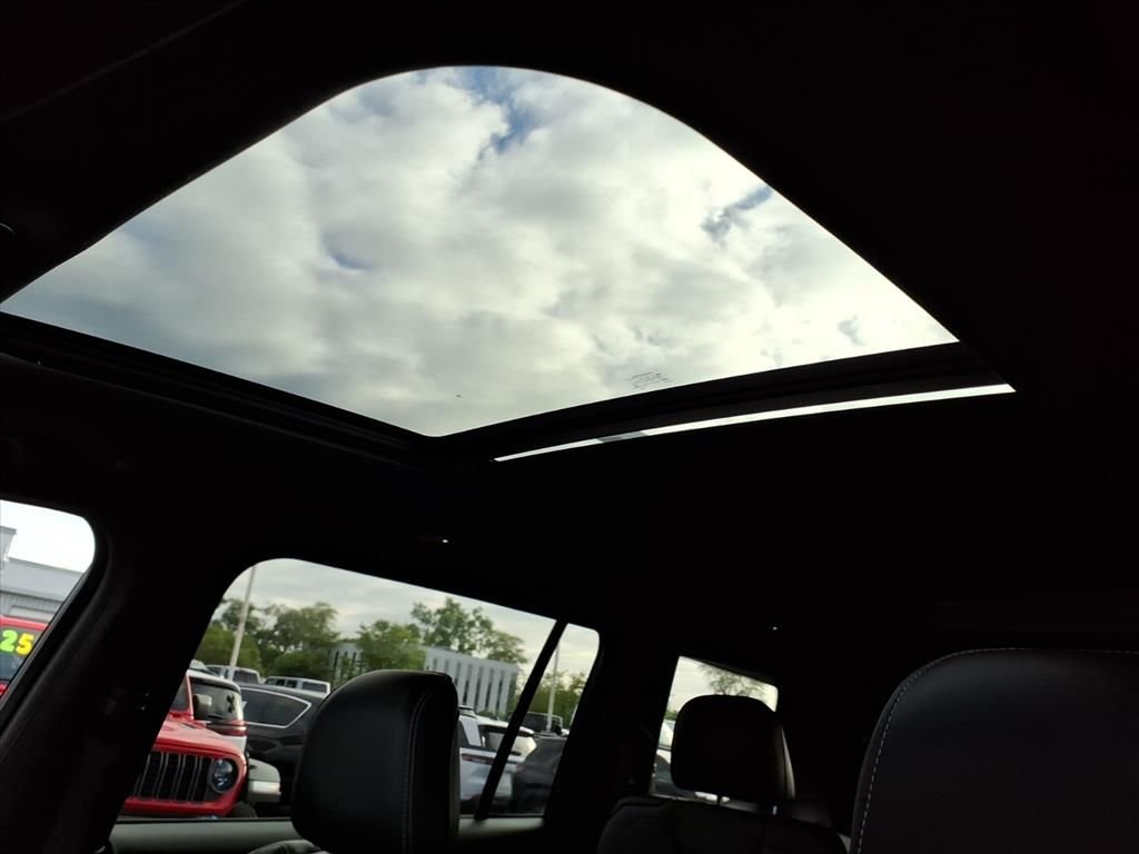 Used 2023 White Jeep Overland image 13
