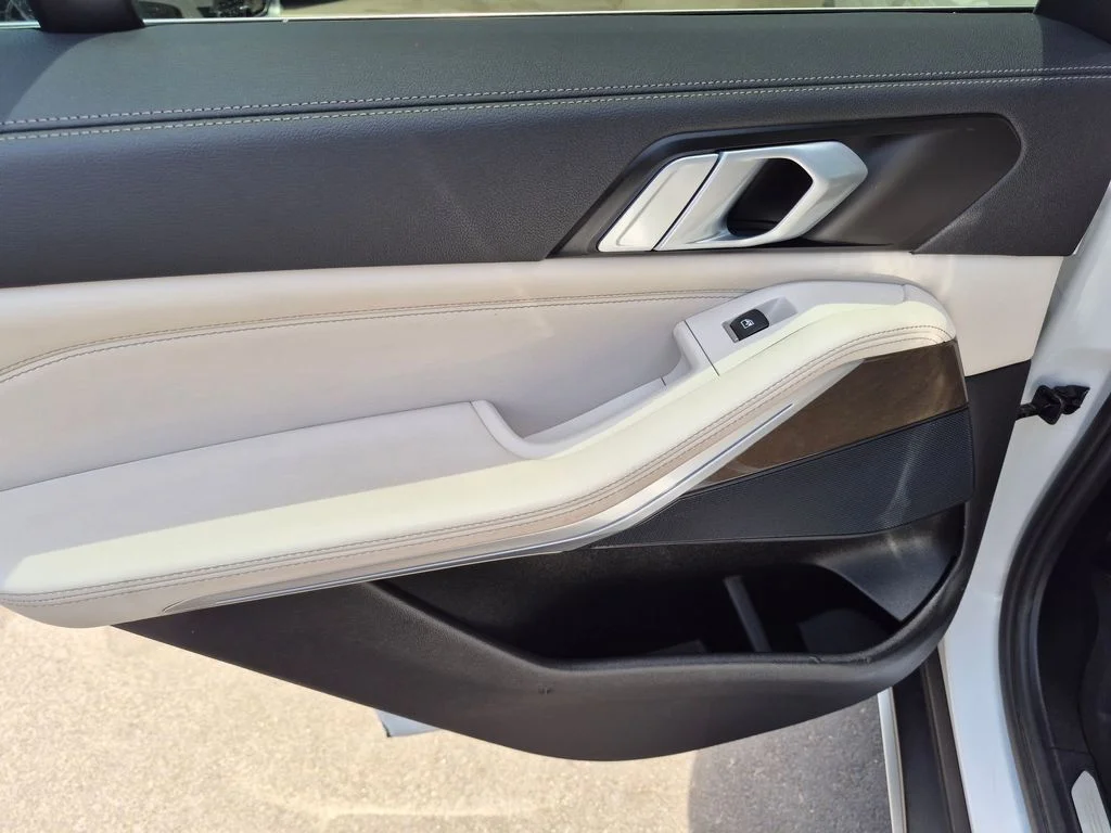 Used 2021 White BMW sDrive40i image 17