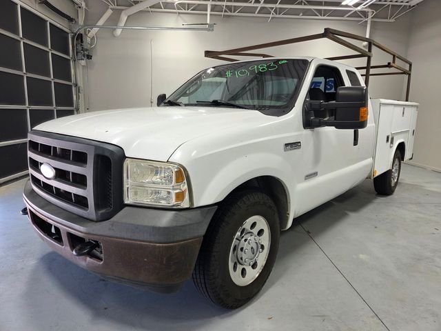 Used 2006 White Ford XL image 3