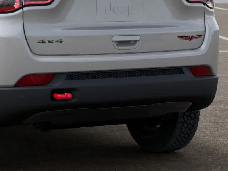 New 2026 Silver Zynith Metallic Clearcoat Jeep Trailhawk image 13