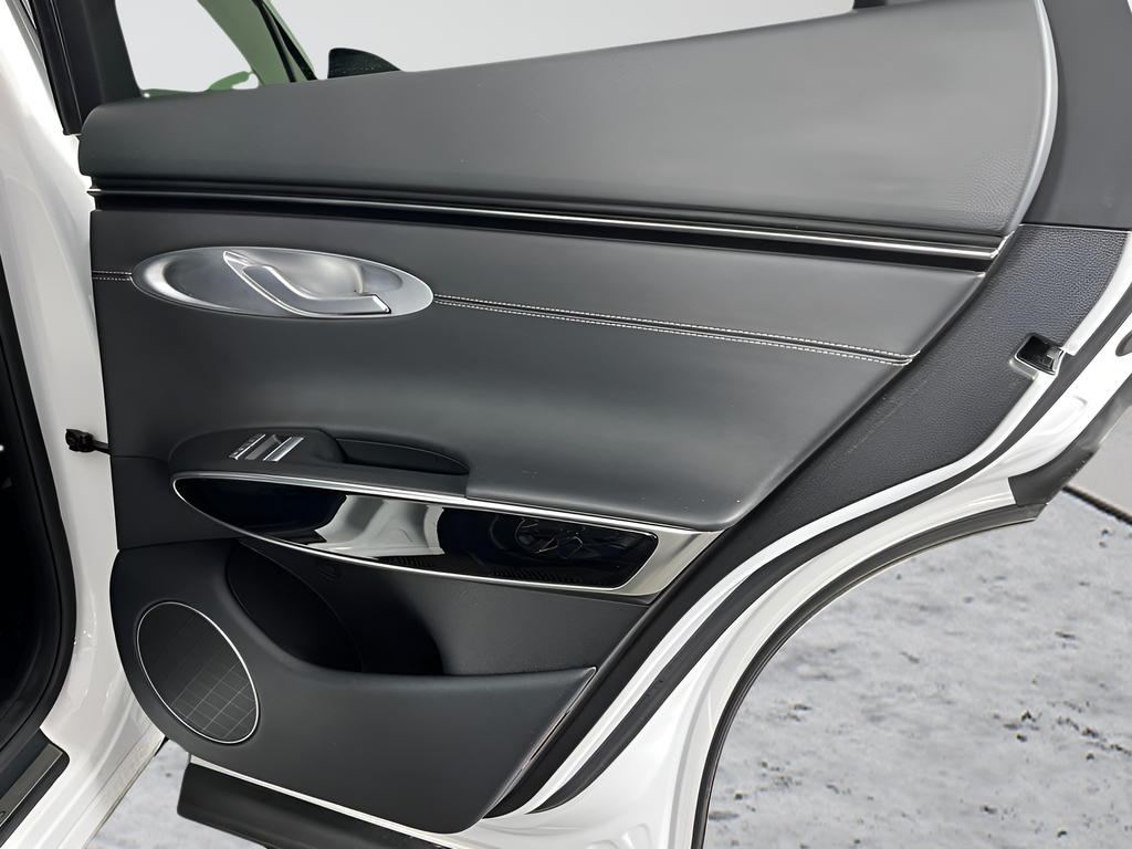2025 GENESIS GV70 Standard - Photo 13