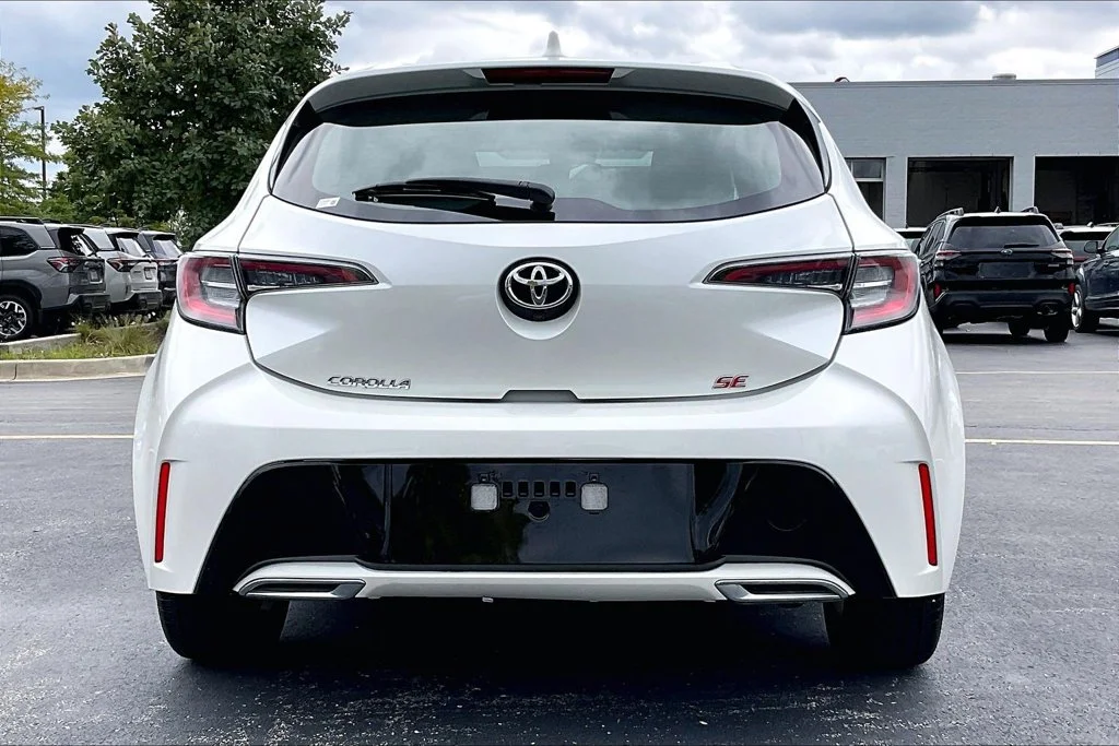 Used 2019 White Toyota SE image 3