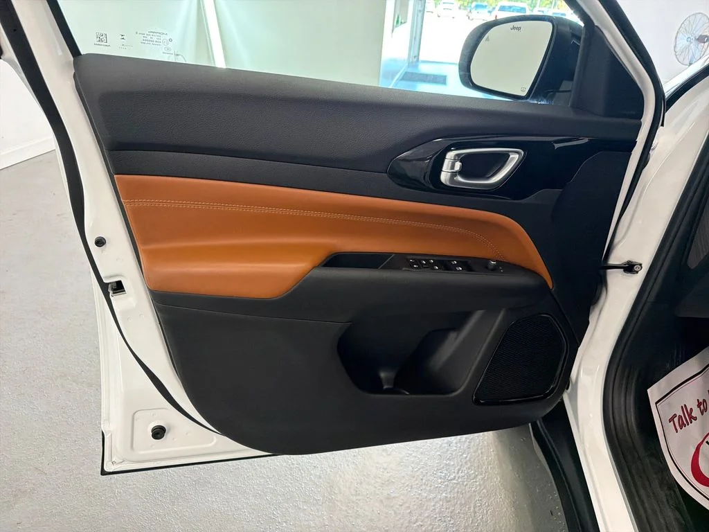 Used 2025 White Jeep Limited image 11