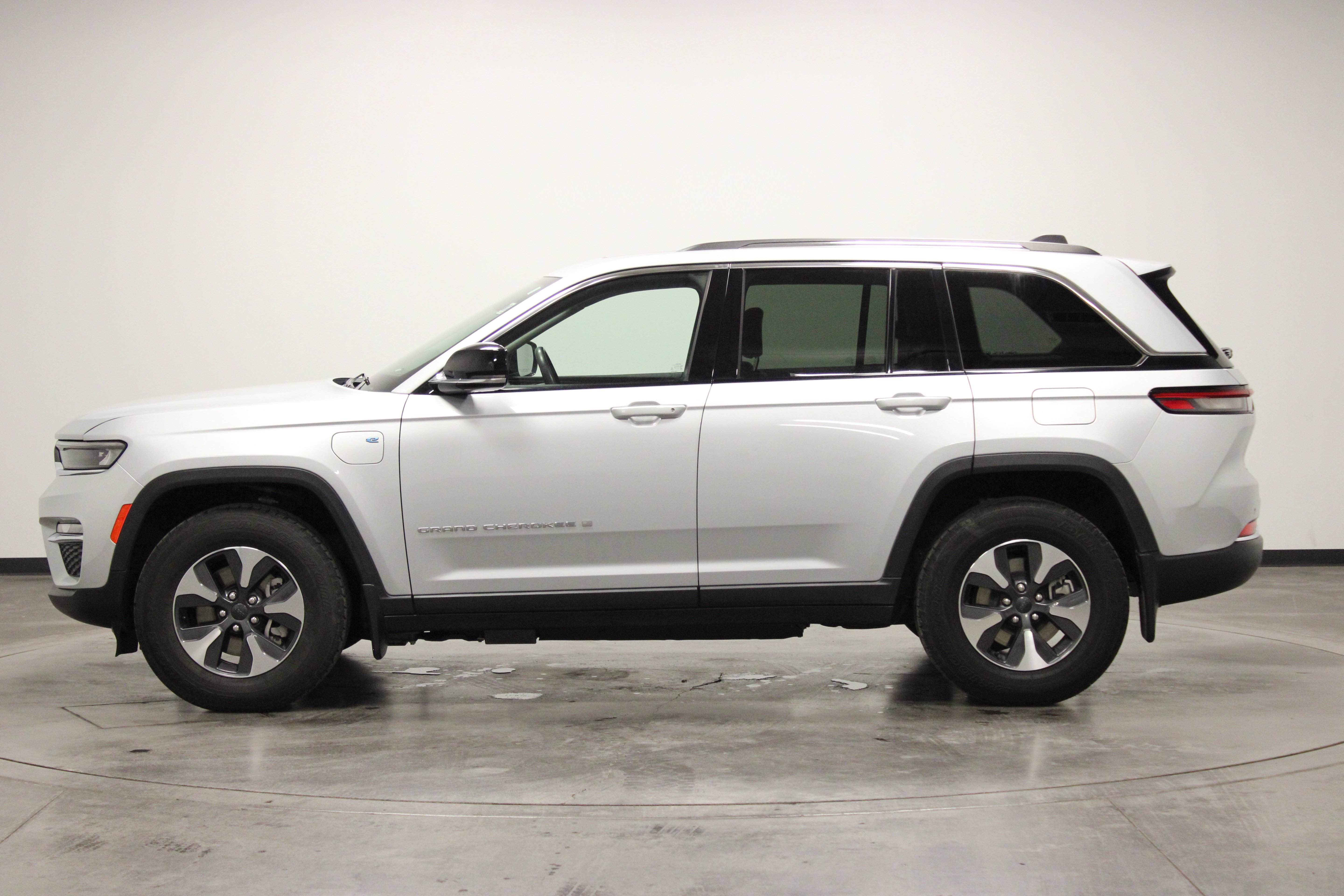 Used 2022 Silver Zynith Jeep 4xe image 5