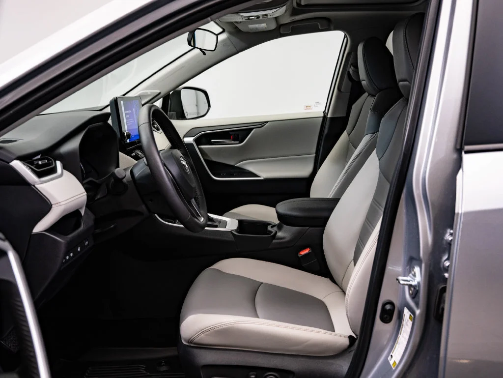 Used 2025 Silver Sky Metallic Toyota XLE Premium image 24