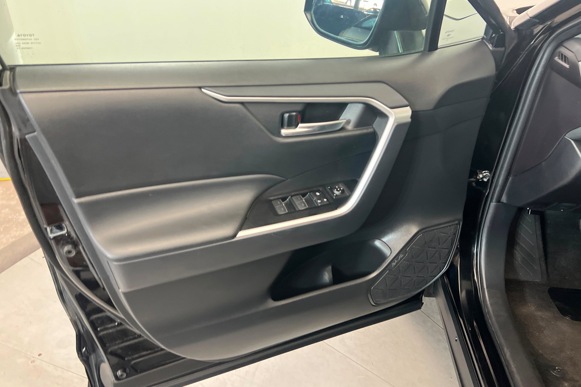 Used 2025 Midnight Black Metallic Toyota XLE image 15