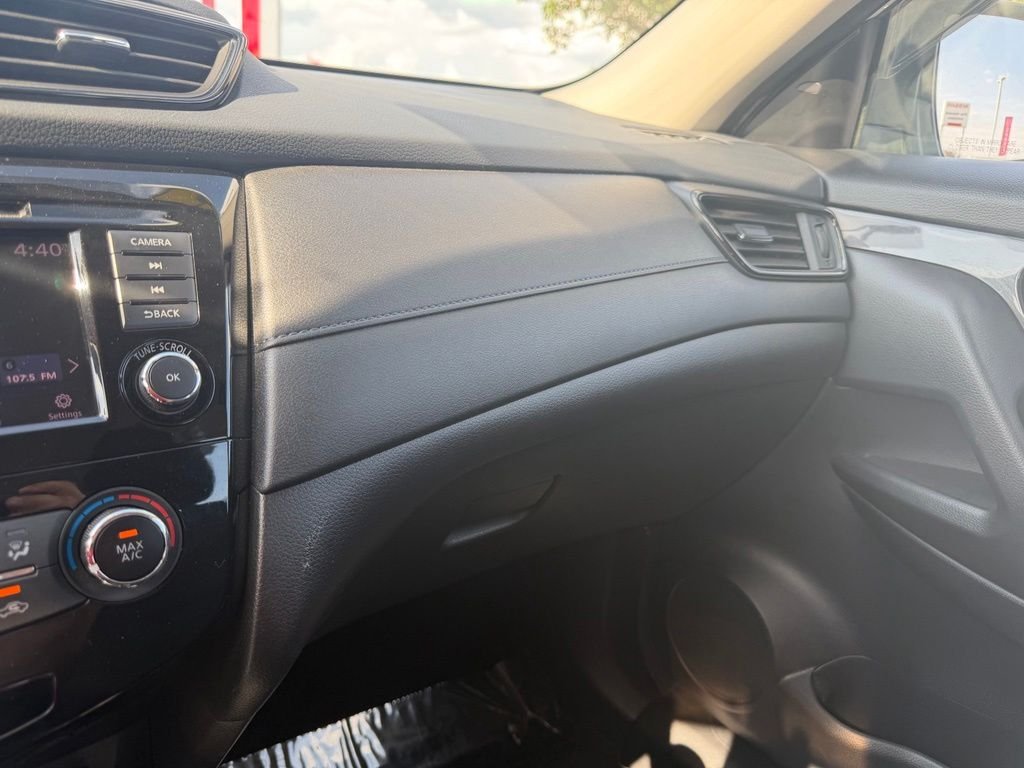 Used 2018 White Nissan S image 24