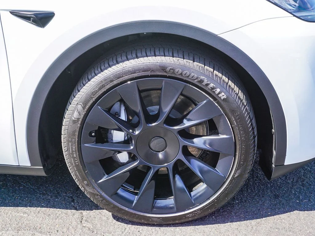 Used 2023 White Tesla Long Range image 10