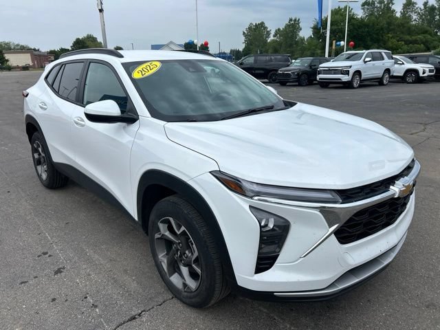 Used 2025 Summit White Chevrolet LT image 3